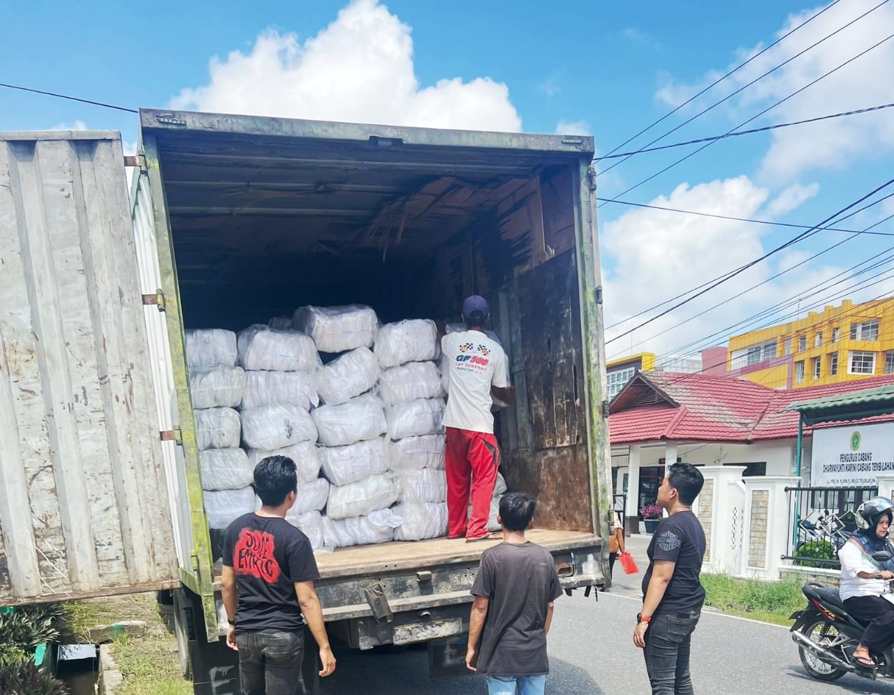 Ditkrimsus Polda Riau Laksanakan Penyerahan Tersangka Dan BB Ke Kejaksaan Negeri Tembilahan